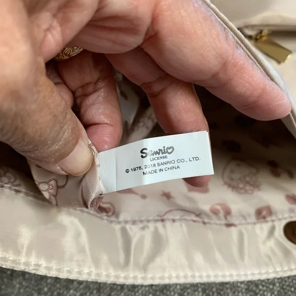 Hello Kitty Tote - Picture 6 of 9